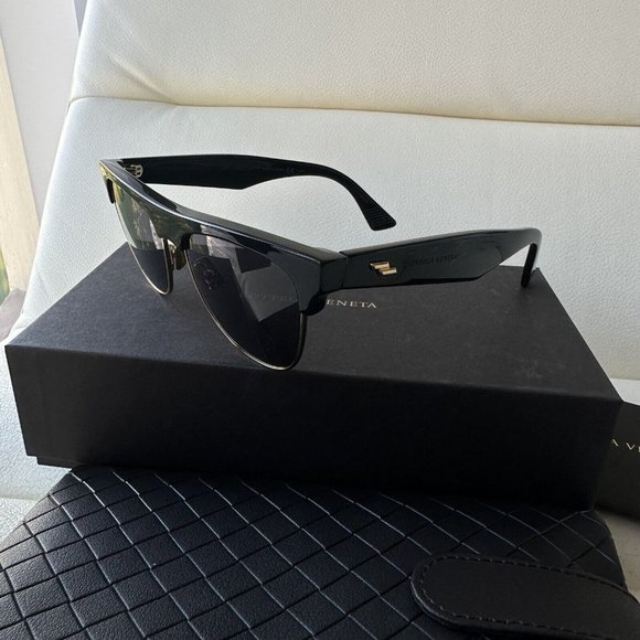 NEW Bottega Veneta 579051 V2331 CLASSIC BROWLINE Sunglasses Black Logo main image 4